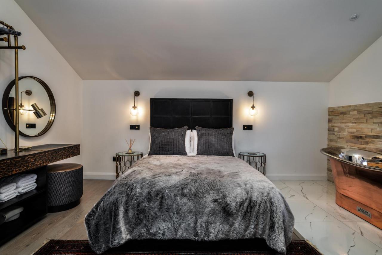 Pamper Yourself In Our Double Sized Copper Tub -2 Bedroom Villa 인버네스 외부 사진