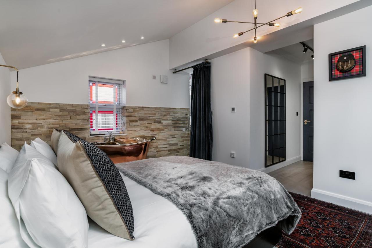 Pamper Yourself In Our Double Sized Copper Tub -2 Bedroom Villa 인버네스 외부 사진